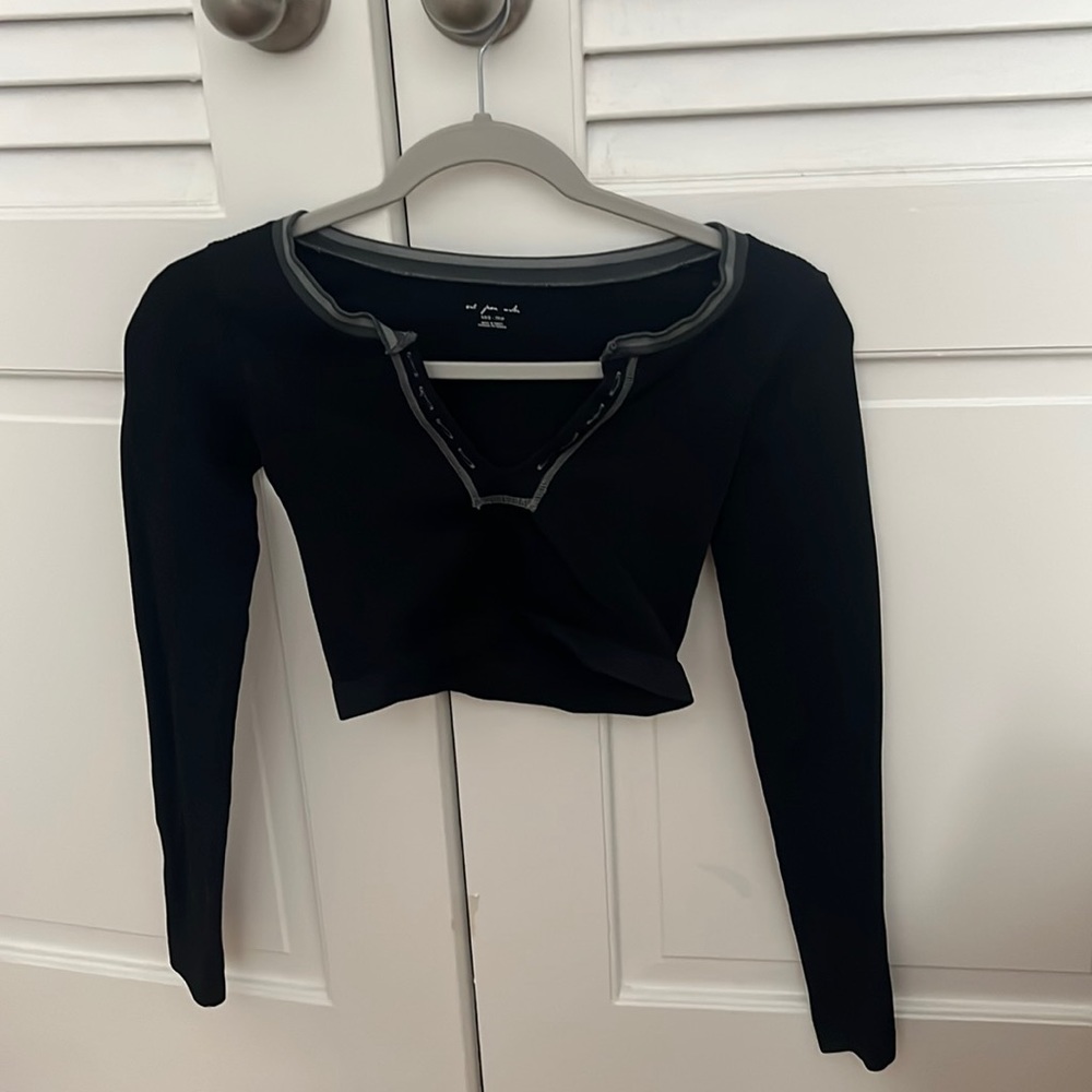 Urban Outfitters Go For Gold Black and Blue Cropped Long Sleeve Size Xs/S